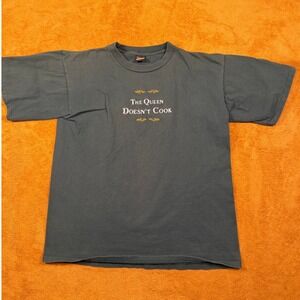 Nemesis Superweight Made in USA Vintage The Queen Doesn't Cook T Shirt Green L